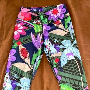 Nike One tight fit mid rise workout leggings (never worn)